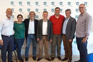 Torres conoce de primera en Telde el trabajo de Yrichen contra las adicciones (Foto TA)